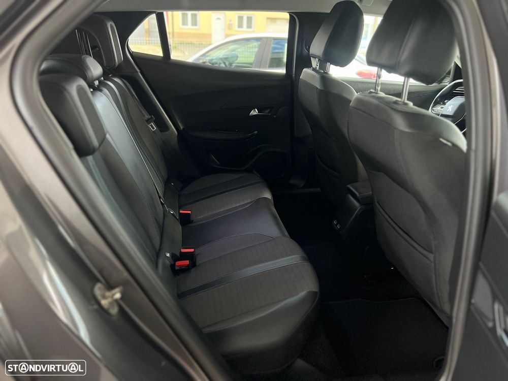 Peugeot 2008 1.5 BlueHDi Allure Pack - 27