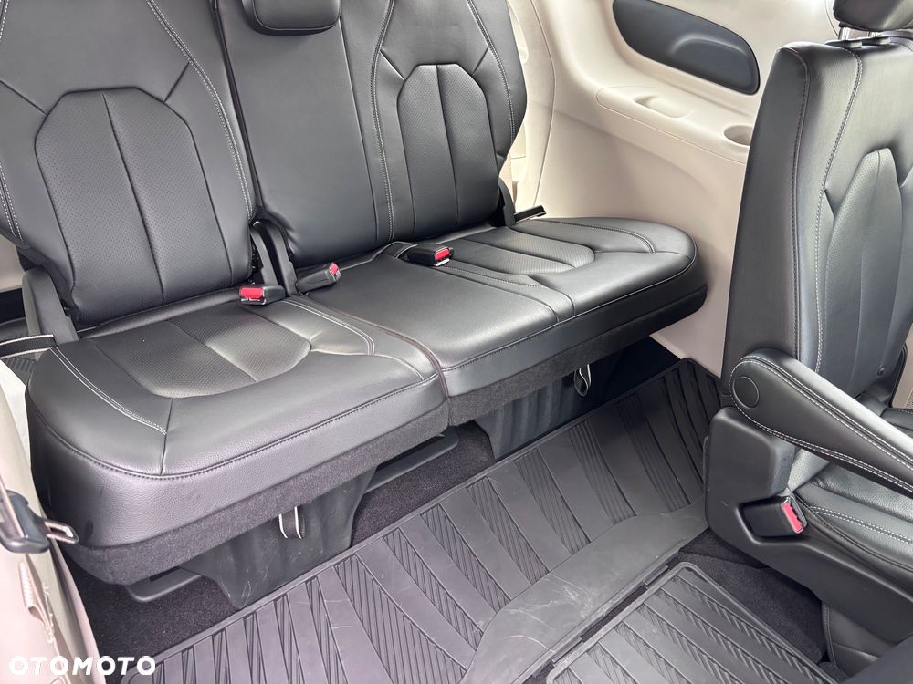 Chrysler Pacifica - 25