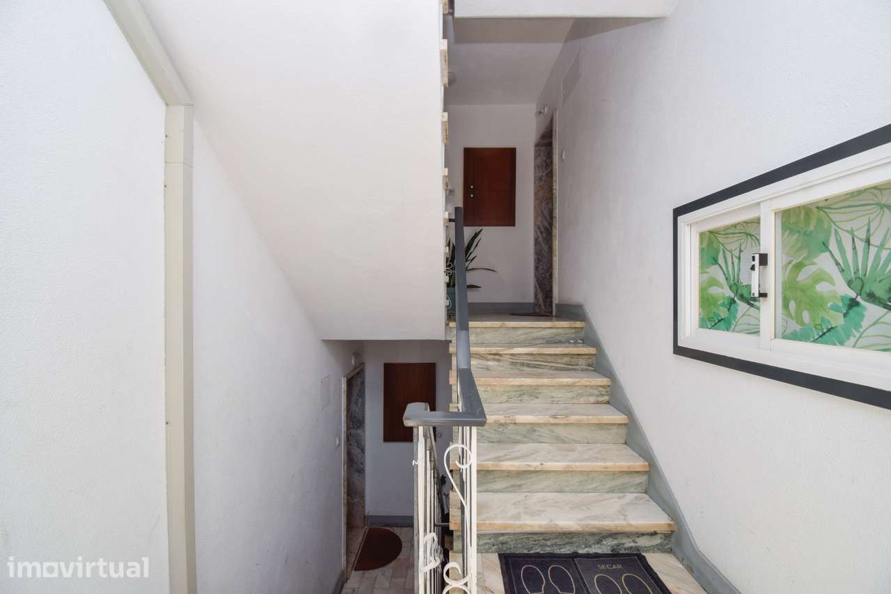 Apartamento T2 c/ 2 casas de banho em S. Domingos de Rana - Grande imagem: 3/34