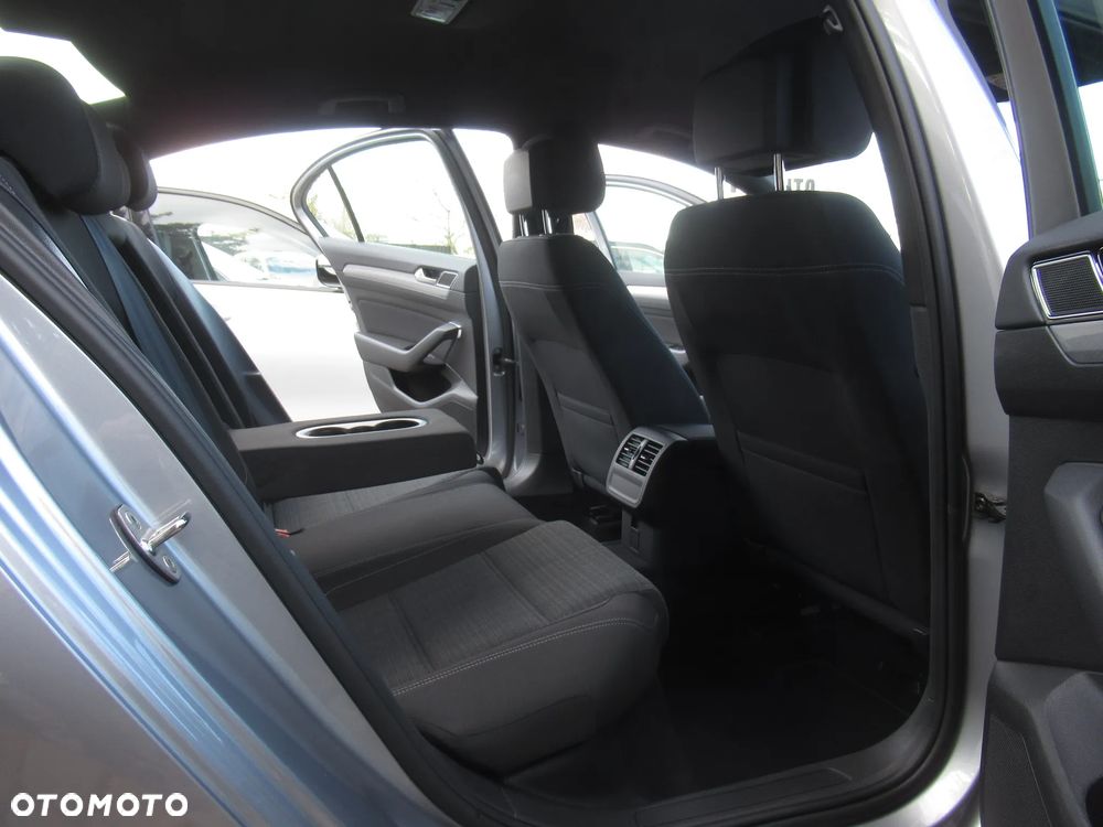 Volkswagen Passat 2.0 TSI Business DSG - 9