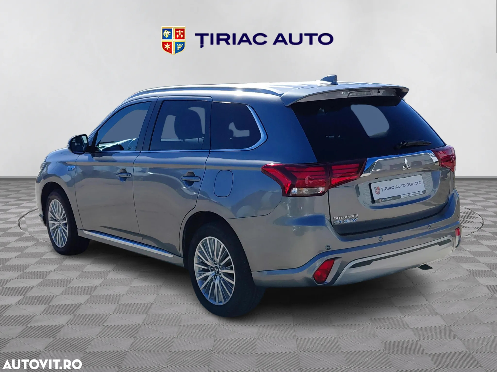 Mitsubishi Outlander 2.4 4WD Plug-In Hybrid Spirit - 4