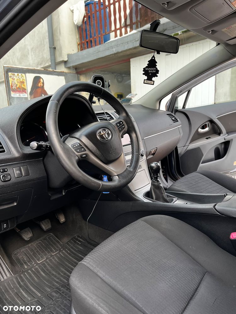 Toyota Avensis 1.8 Comfort - 21