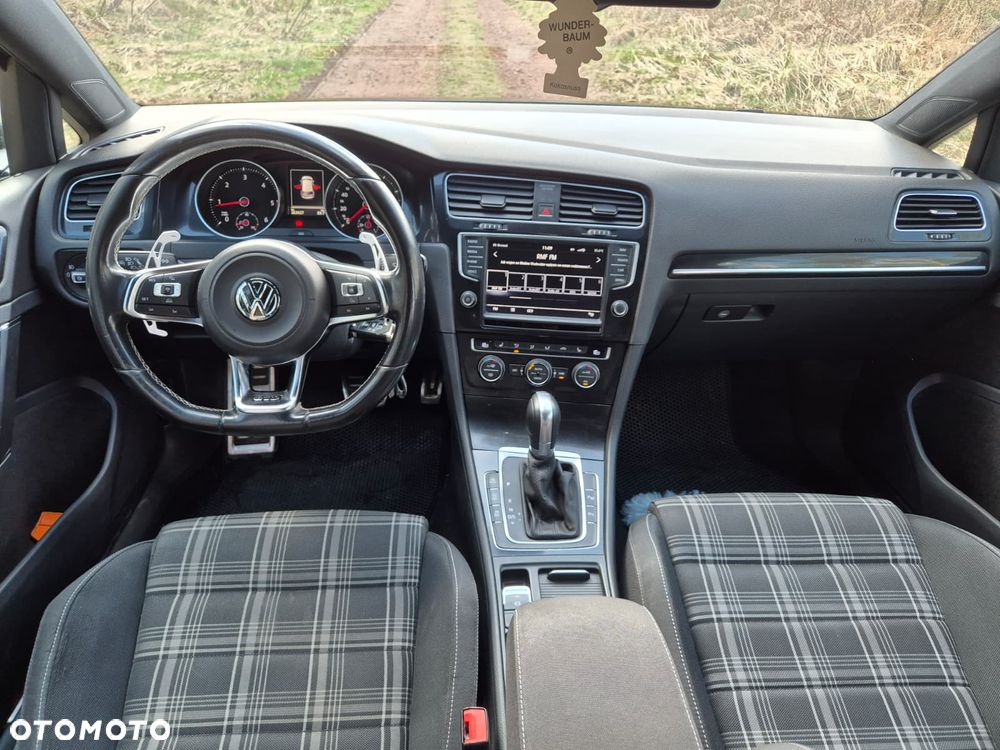 Volkswagen Golf - 6