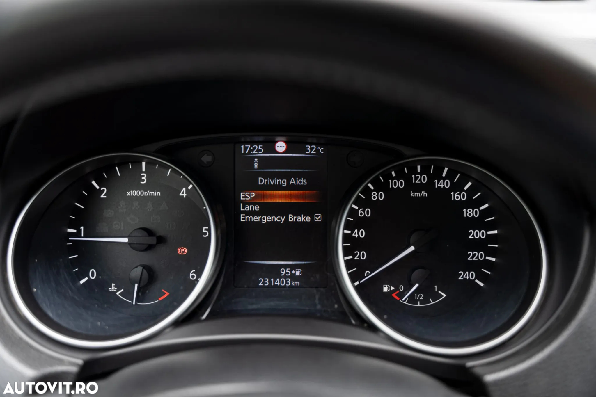 Nissan Qashqai 1.6 DCI N-Connecta - 22
