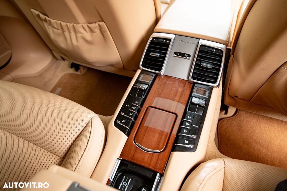 Porsche Panamera - 30