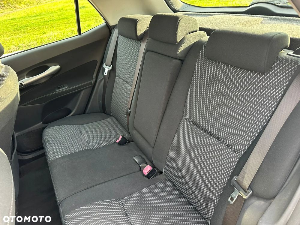 Toyota Auris 1.4 D-4D - 12