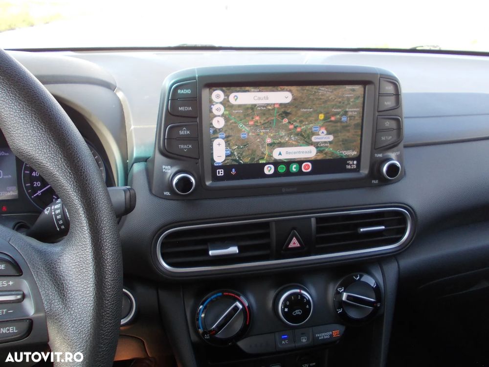 Hyundai KONA - 12
