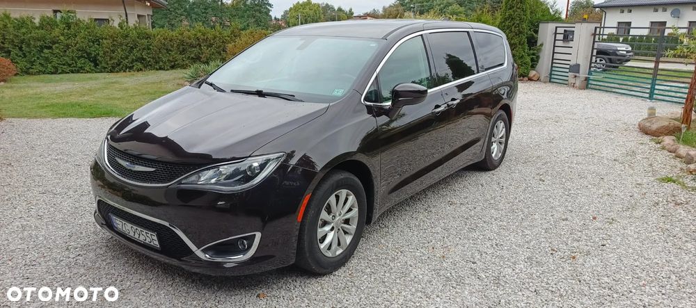 Chrysler Pacifica - 1