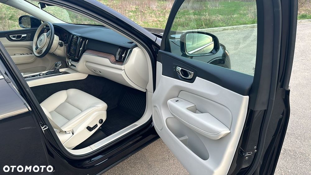 Volvo XC 60 T5 Momentum Pro - 26