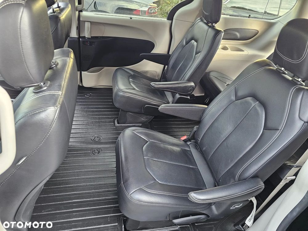 Chrysler Pacifica - 18
