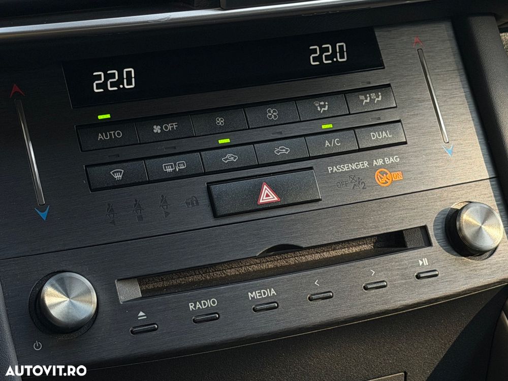 Lexus Seria IS 300h Aut. Luxury - 27