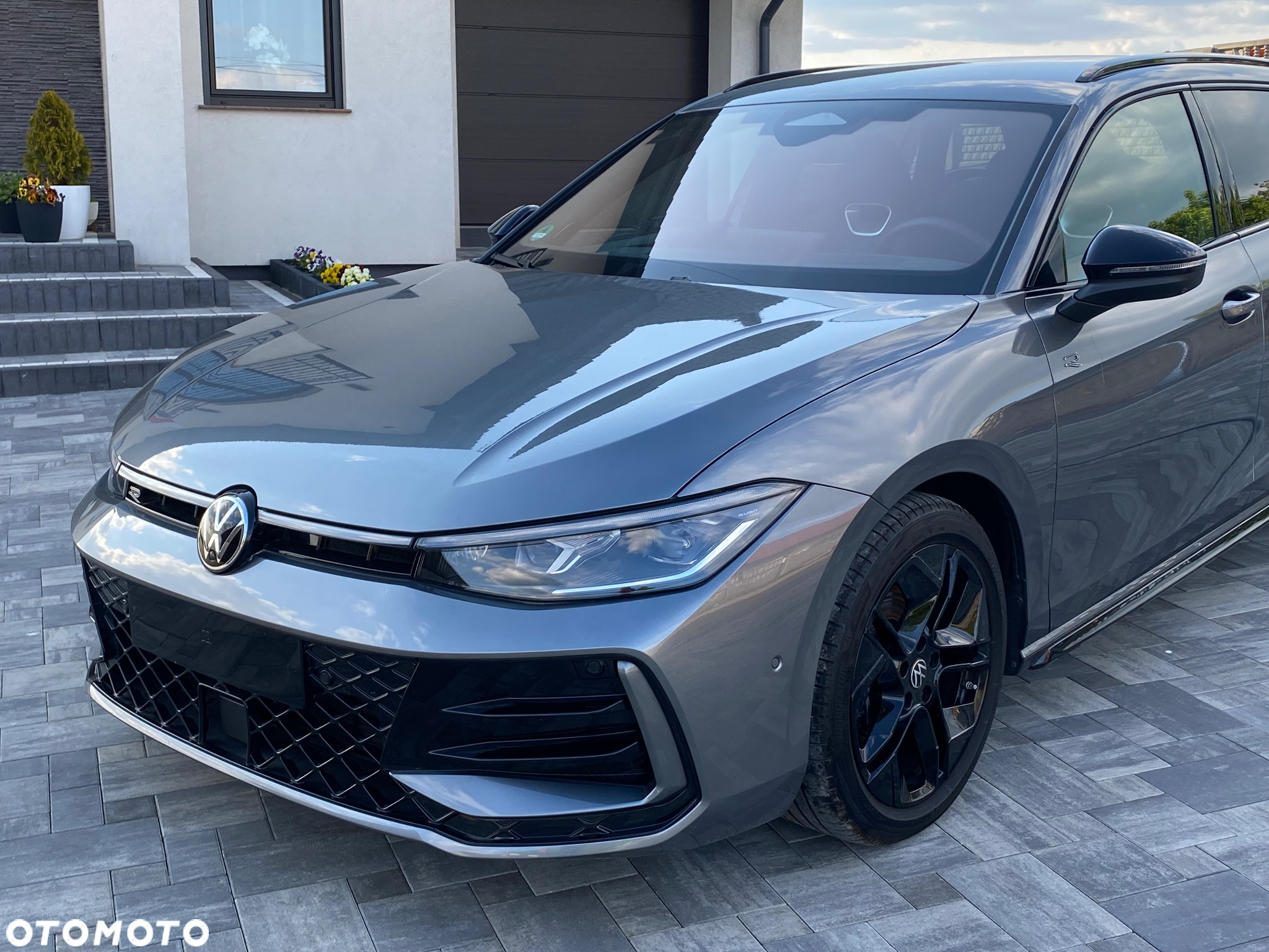 Volkswagen Passat Variant 2.0 TDI SCR DSG R-Line - 4