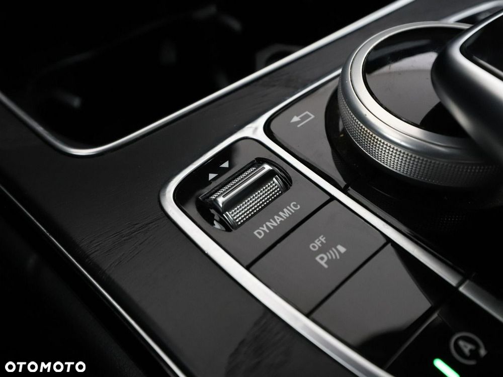 Mercedes-Benz Klasa C 200 9G-TRONIC AMG Line - 28