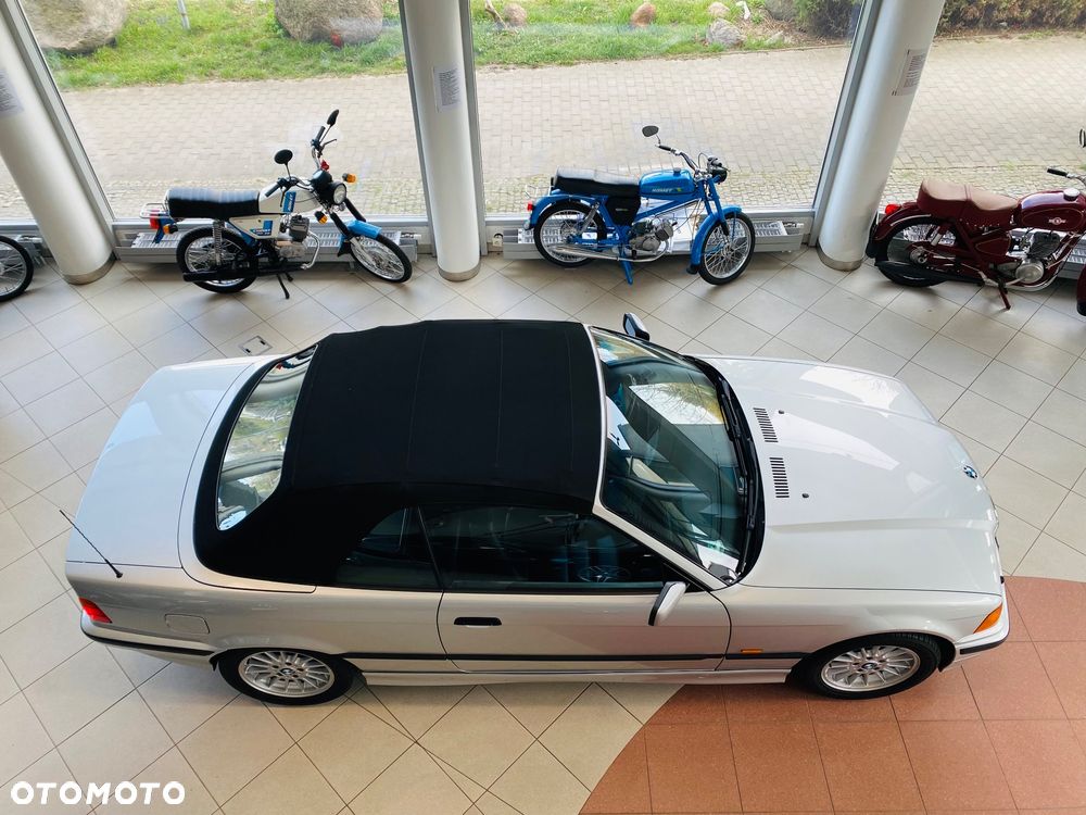 BMW Seria 3 318i Cabriolet - 18