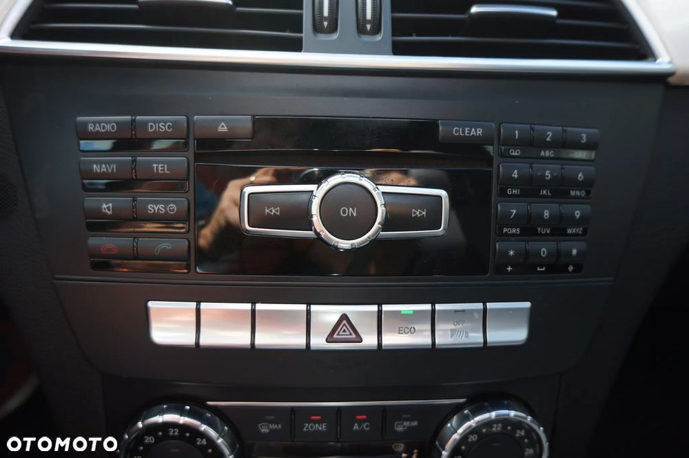Mercedes-Benz Klasa C 220 CDI DPF BlueEFFICIENCY 7G-TRONIC Edition 1 - 23