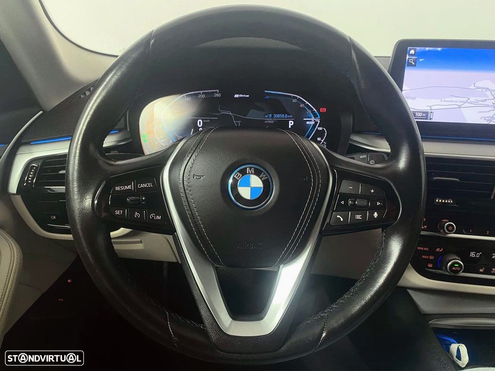 BMW 530 e - 27