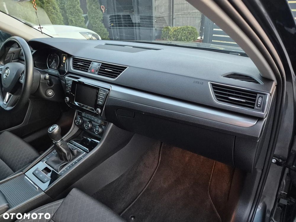 Skoda Superb 2.0 TDI Premium Edition - 33