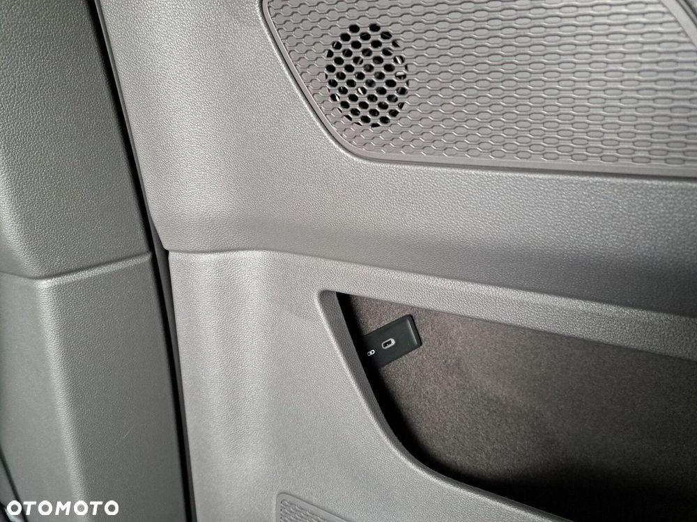 Volkswagen Multivan - 28