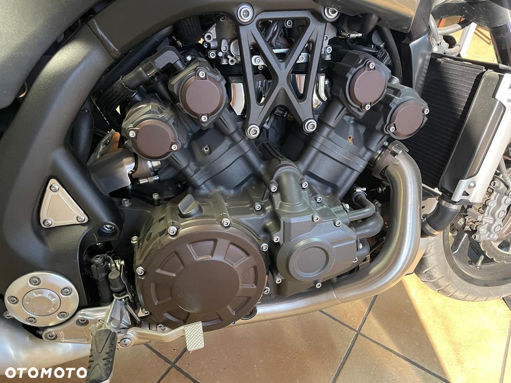 Yamaha V-MAX - 7