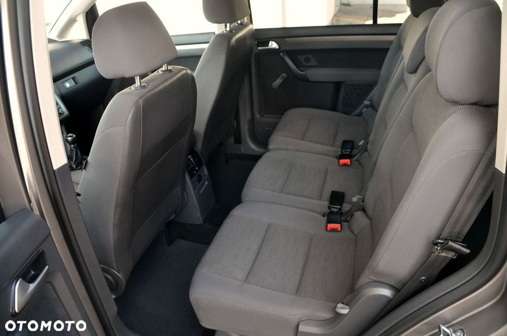Volkswagen Touran - 19