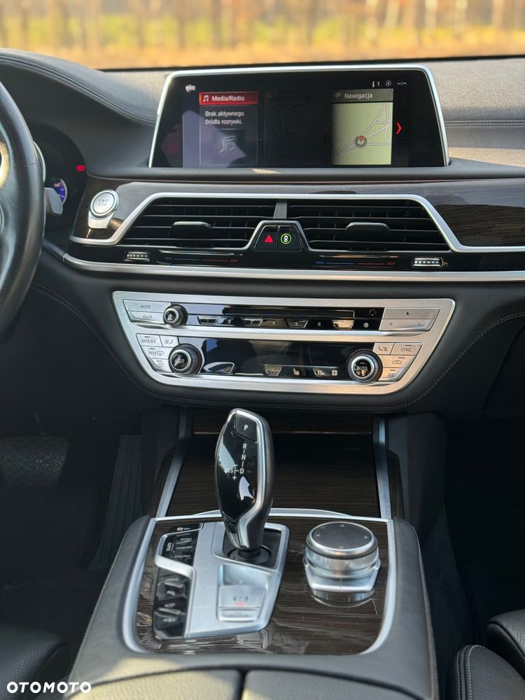 BMW Seria 7 - 35
