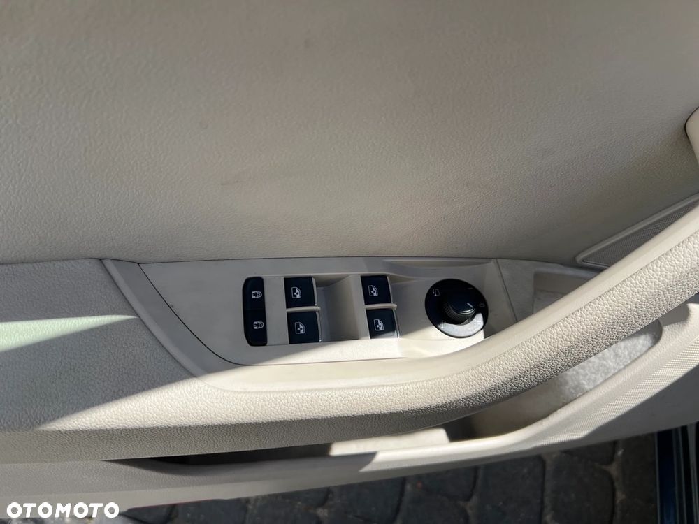 Skoda Superb 2.0 TDI SCR Ambition DSG - 8