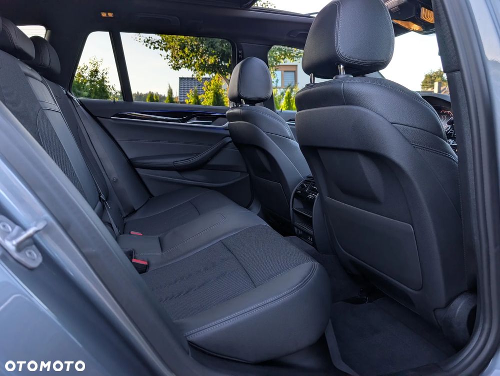 BMW Seria 5 520d Sport Line - 9