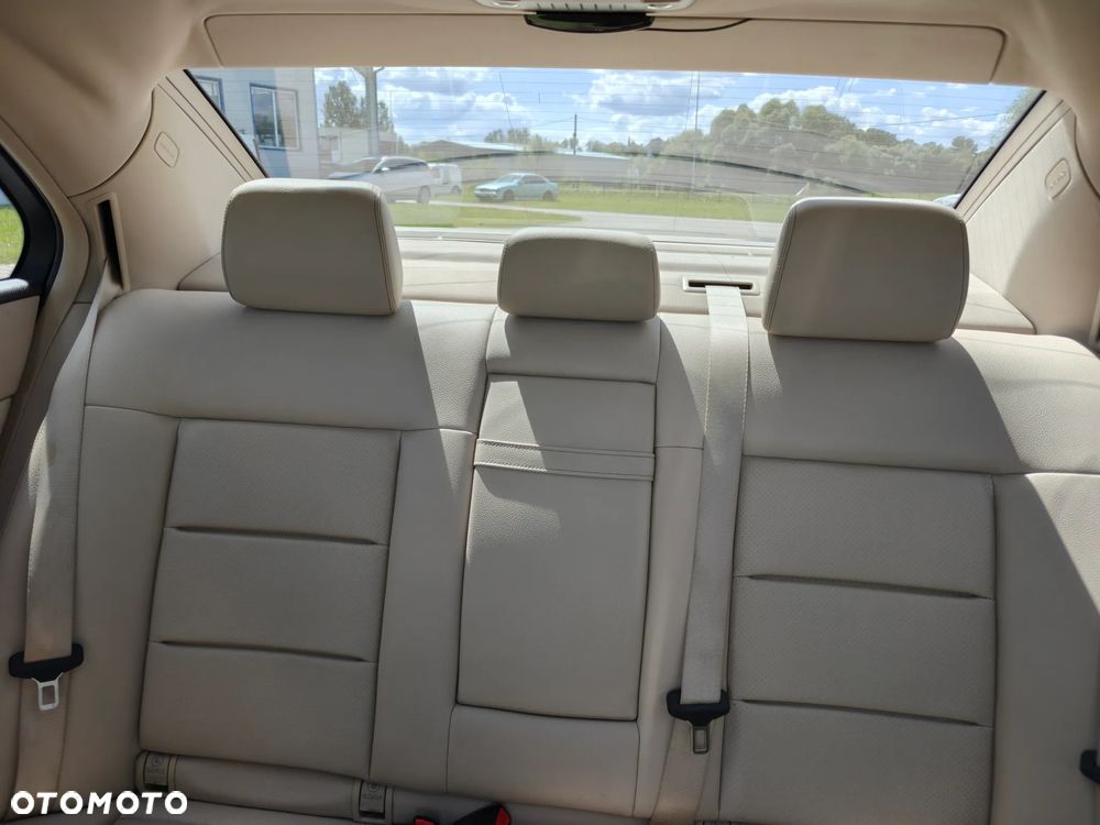 Mercedes-Benz Klasa E 350 4-Matic Avantgarde - 27