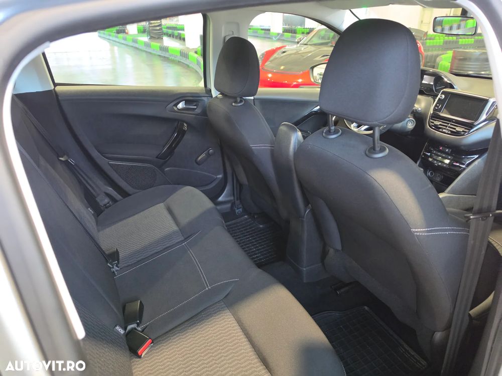 Peugeot 208 1.6 BlueHDi FAP Style - 12