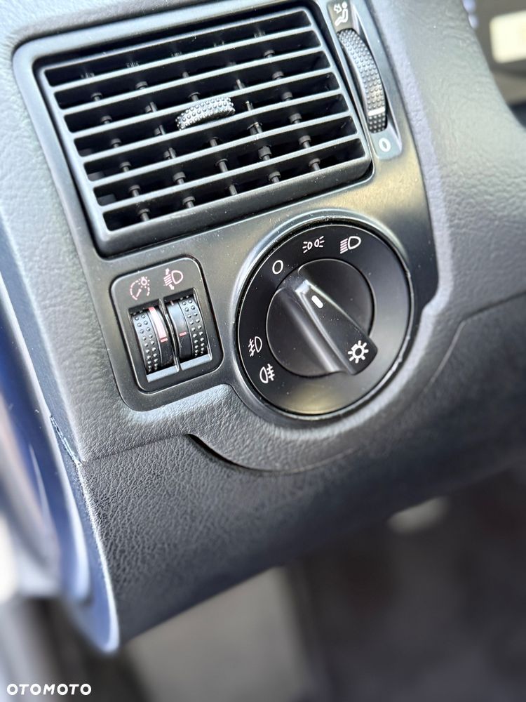 Volkswagen Golf 1.9 TDI Comfortline - 32