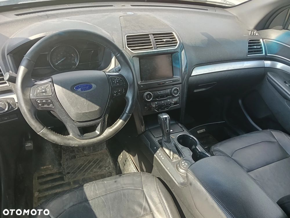 Ford Explorer - 10