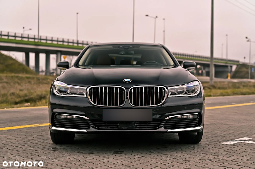 BMW Seria 7 750i xDrive - 3