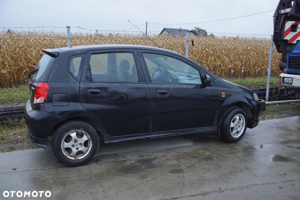 Auto na części - Daewoo Kalos 1.4 E-TEC II 94 KM F14D3 2005R Silnik Skrzynia Drzwi Maska Klapa Błotnik Zderzak Lampa Lusterko Klamka Deska Kokpit Sterownik Moduł Licznik Kierownica Panel - 3