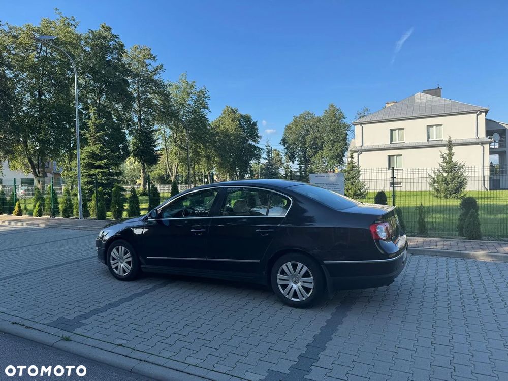 Volkswagen Passat - 4