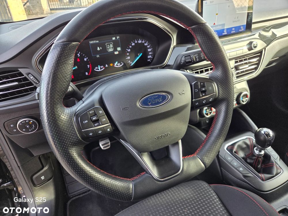 Ford Focus 1.0 EcoBoost Hybrid ST-LINE - 22