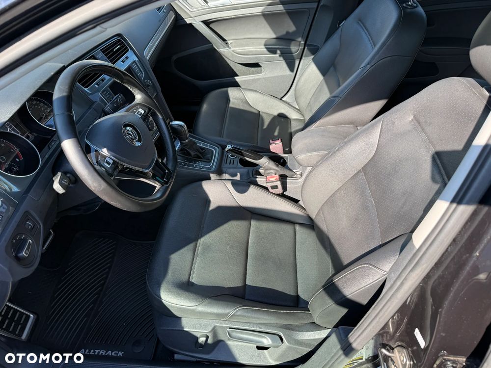 Volkswagen Golf - 33