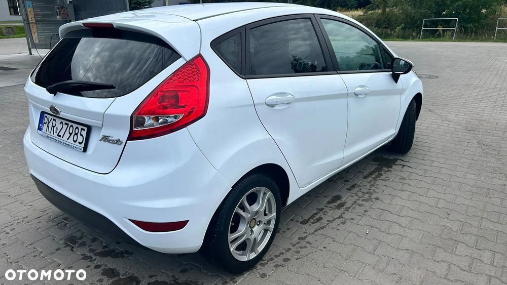 Ford Fiesta 2012 photo 2