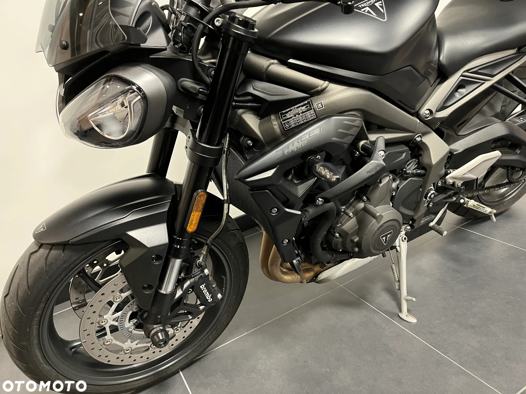 Triumph Street Triple - 8