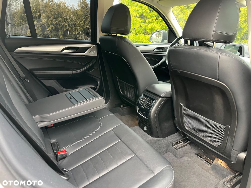 BMW X3 sDrive18d - 13