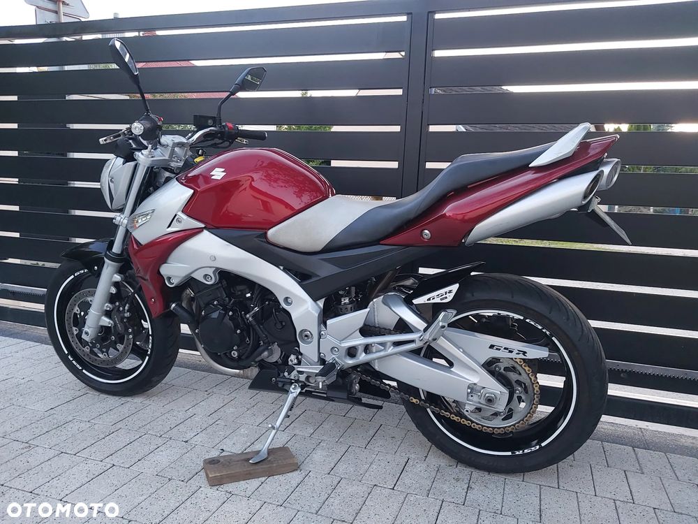 Suzuki GSR - 5