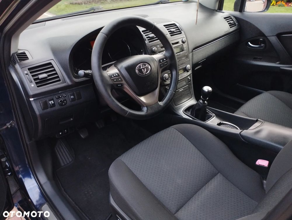 Toyota Avensis - 12