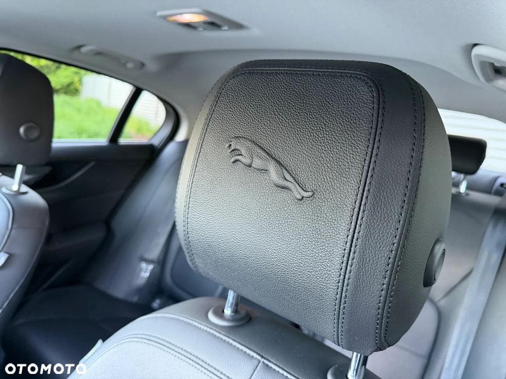 Jaguar XE 2.0 D200 mHEV AWD R-Dynamic S - 34
