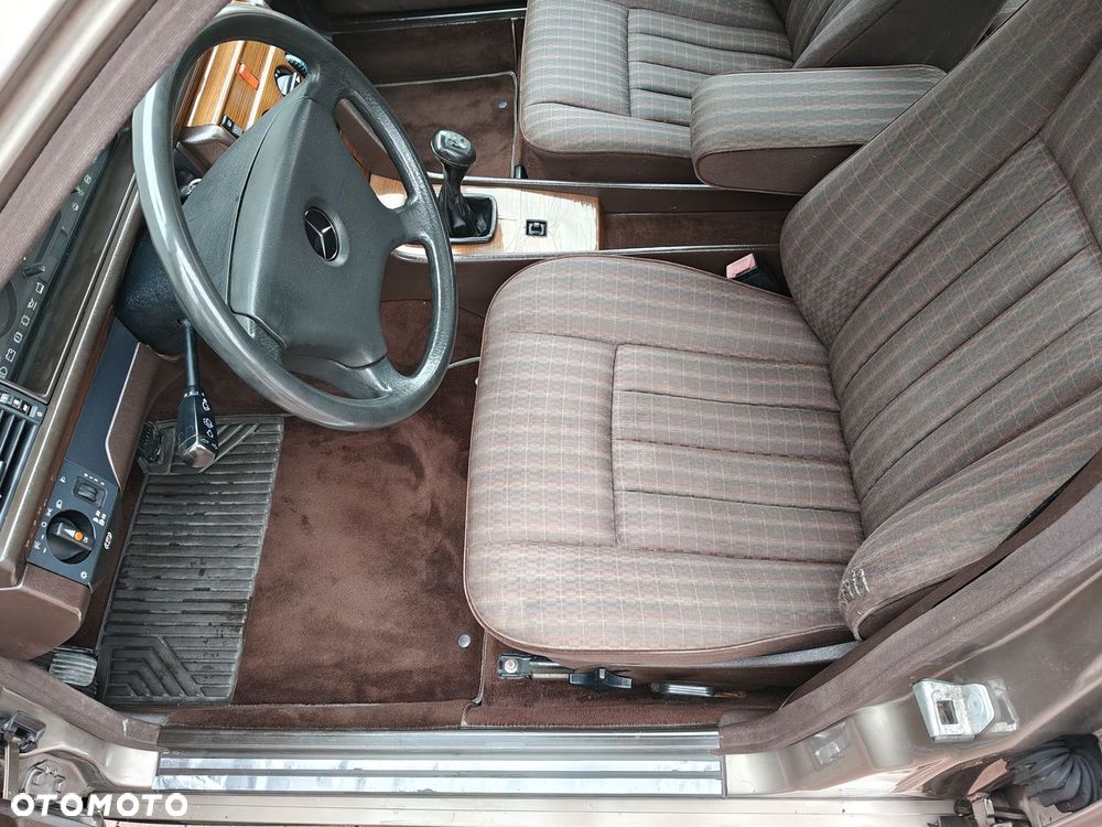 Mercedes-Benz W124 (1984-1993) - 12