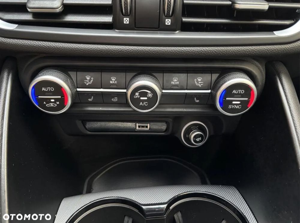 Alfa Romeo Giulia - 12