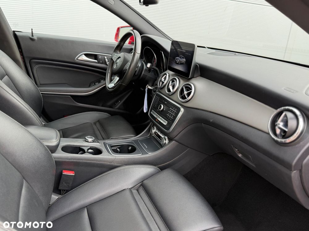 Mercedes-Benz CLA 250 4Matic 7G-DCT AMG Line - 16