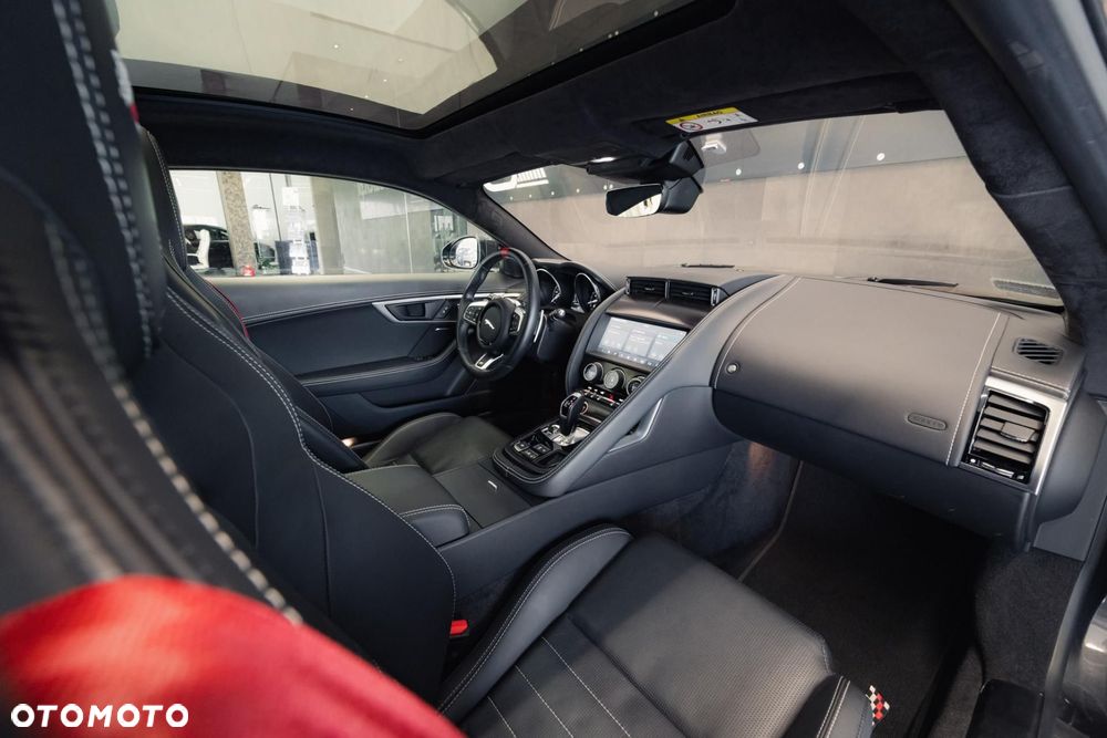 Jaguar F-Type 2.0 Turbo Chequered Flag - 17