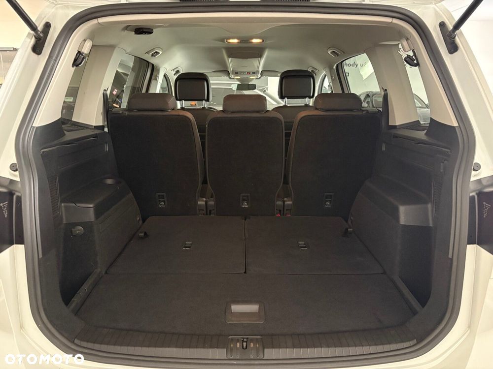 Volkswagen Touran - 21
