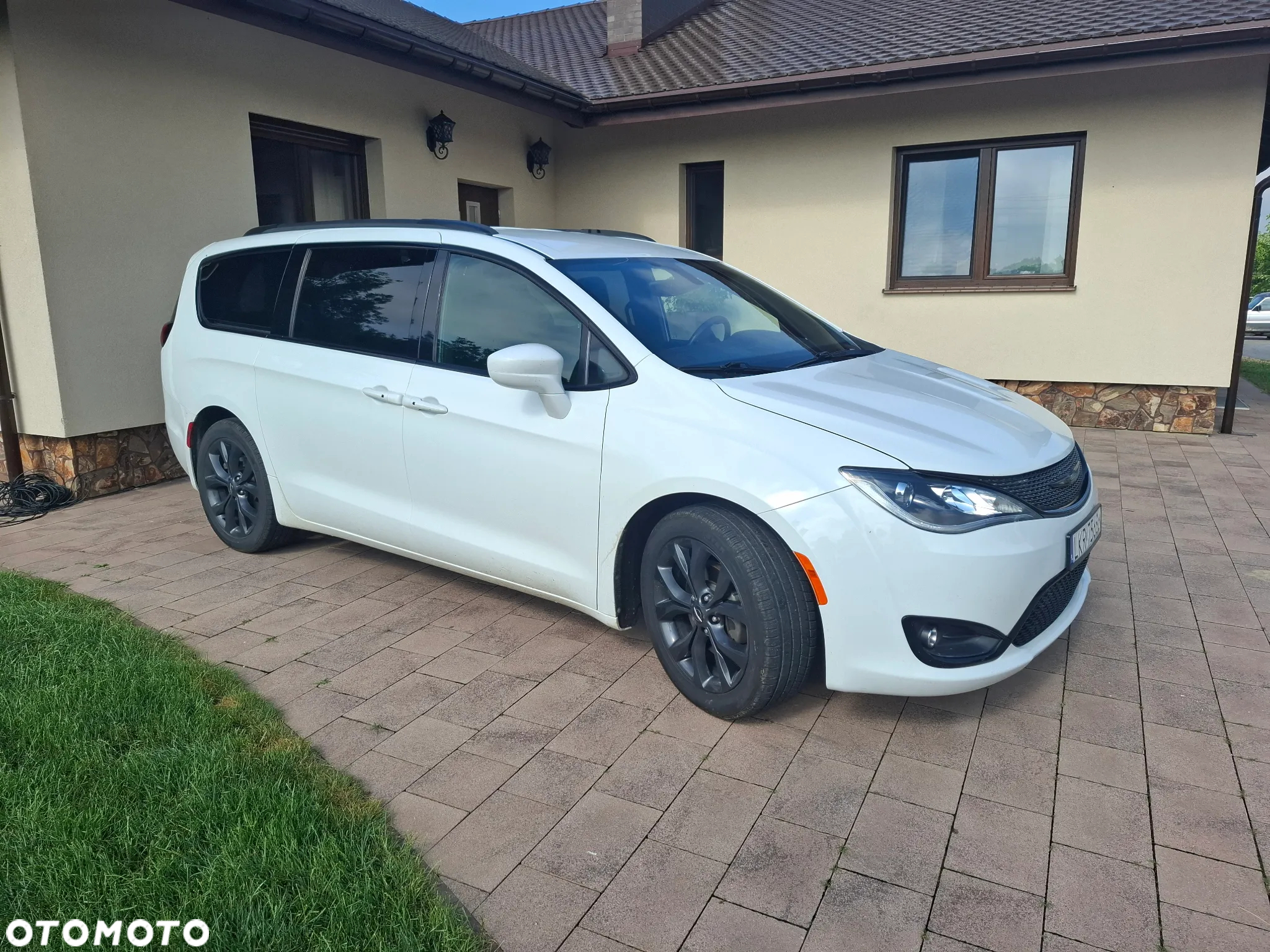 Chrysler Pacifica - 4