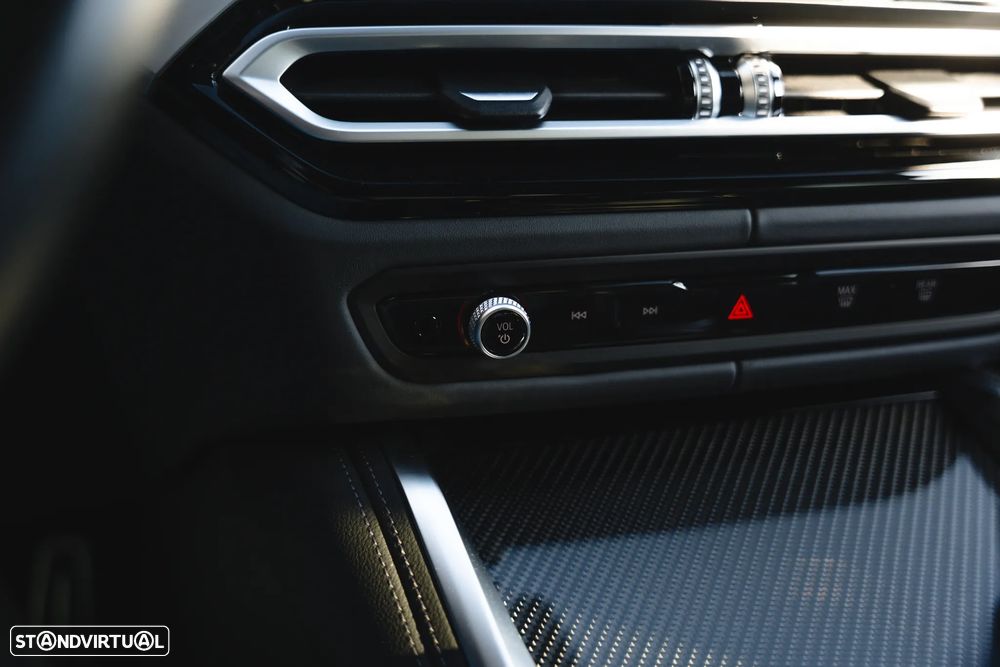 BMW M3 Competition M xDrive - 29