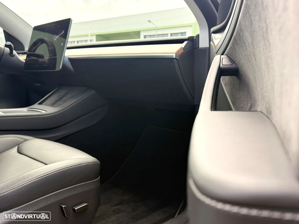Tesla Model Y Long Range Tração Integral - 22
